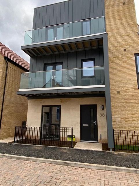 Designer Modular Balcony Railing, Material: Stainless Steel, Continuous Profile - Image 2