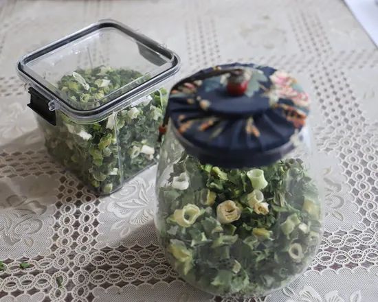 Dehydrated Spring Onion on Sale Origin China Addictive None Model NO. DVSO1 Grade Top Grade HS Code 0710300000 Moisture Content - Image 1