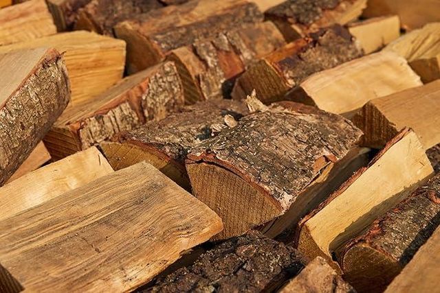 Firewood Kiln-Dried Hardwood & Softwood 0.4 m3 Small Bulk Bag - Image 3