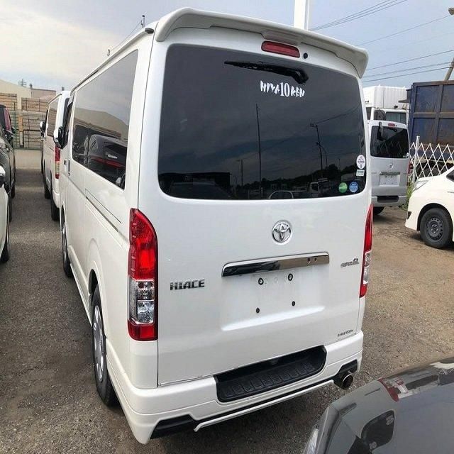 Comfortable Toyota Hiace Fairly Used Passenger Van Ready To Drive No Work Needed Low Price High Value - Image 4