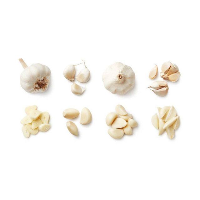 Fresh garlic bulbs with strong aroma and rich natural flavor for cooking Premium quality fresh garlic for export and international food markets Natural fresh garlic harvested and packed under hygienic conditions High grade fresh garlic with long shelf life and firm cloves - Image 3