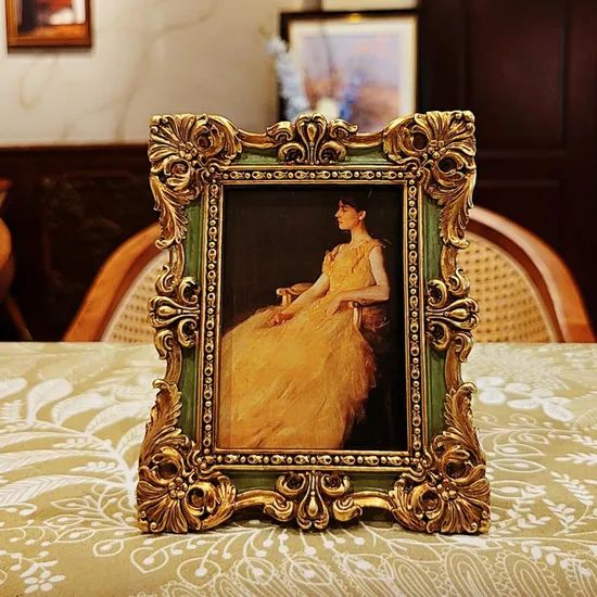 12 Inch Vintage Resin Frame Distressed Wood Look Oval Photo Frame with Carved Florals - Image 5