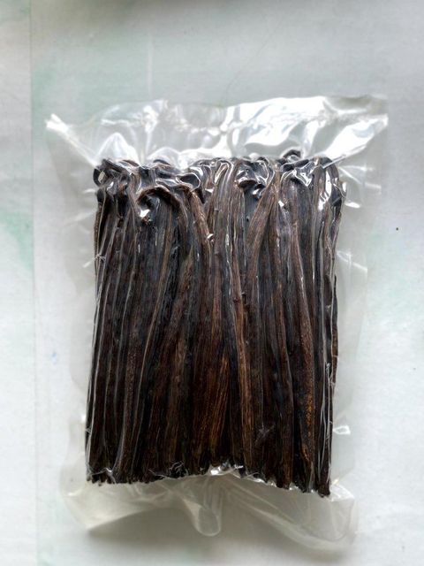 Vanilla Bean Grade B Planofolia (bourbon) Grade B Size 15 up Packaging - Image 1