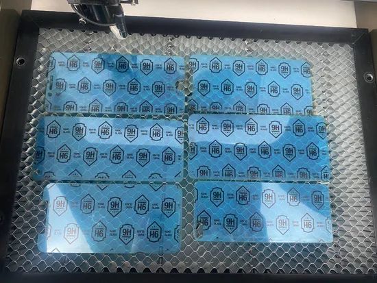 Privacy Mobile Phone Screen Protector Laser Cutting Machine Power 200W Language En/Cn Trademark Daqin Specification CE Voltage - Image 3