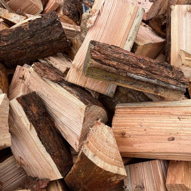 Natural Oak Firewood Premium Quality Hardwood Fuel Long Burning Firewood for Fireplaces Ovens and Barbecue Cooking - Image 3