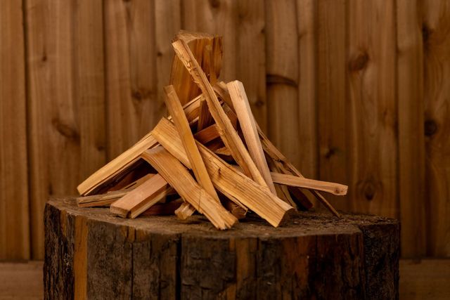 Wholesale Premium Kindling Firewood Dry And Ready For Bulk Supply Perfect For Commercial Use Home Heating And Fire Starting Needs Buy Now Fast Delivery Premium Quality - Image 4