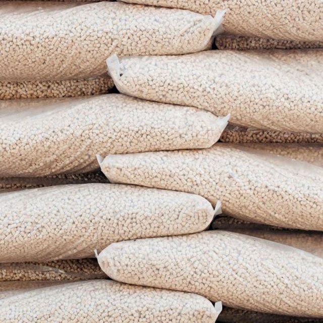 Hot Sale Premium 15kg Bags of Pine Wood Pellets 6mm Diameter Stick Patterns Cooking Fuel 600-800kg/m3 Density - Image 3