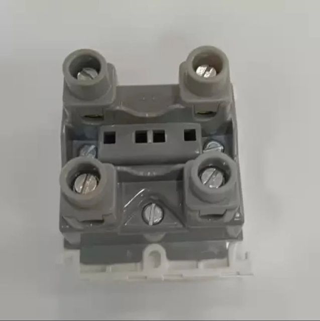 MS 4 Way Connector, Female Size 40mm Colour Grey Material Mild Steel Number of Contacts 4 Connector Type Female End Connection Type - Image 1