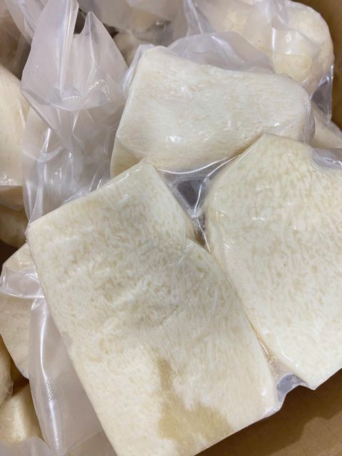 High Quality Frozen Cassava Vietnam Fresh Cassava Root Material for Snacks, Desserts and Cooking Use - Image 4