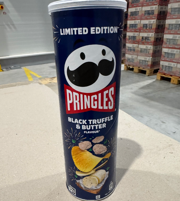 TOP RATED POTATO SNACK PRINGLES 165g LIMITED EDITION RANGE- Paprika, Hot & Spicy, Black Truffle & Butter (19-Pack) READY EXPORT - Image 4
