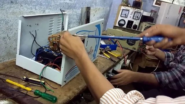 Single Phase Stabilizer Repairing Service Phase Single Phase Location All India Service Mode Offline Rated Capacity 300 - Image 1