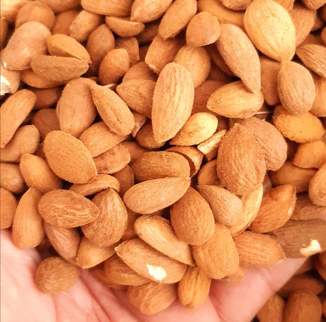 CAREFULLY SELECTED PREMIUM GRADE ALMONDS SUITABLE FOR BALANCED AND WELLNESS FOCUSED LIFESTYLES 20Kg SALE - Image 5