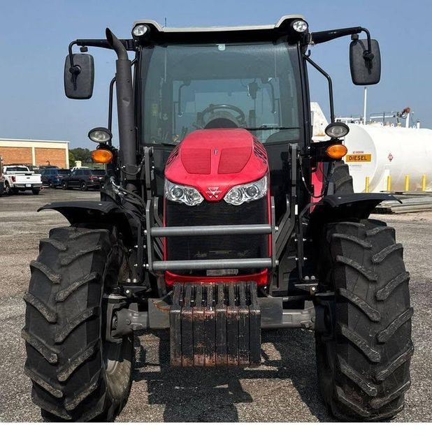 Reliable Massey Ferguson Agricultural Tractors Wholesale Price With Strong Hydraulic System And Smooth Operation - Image 4