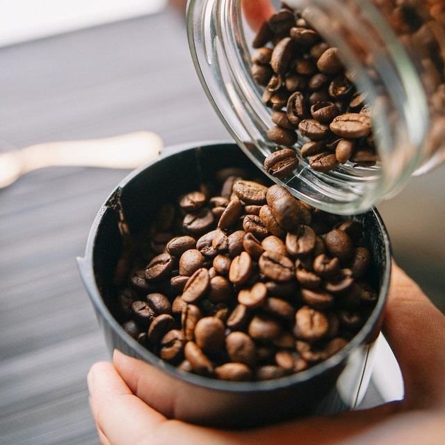 Premium Grade Roasted Organic Arabica & Robusta Coffee Beans Organic Yes Decaffeinated Yes Bean Type Arabica Degree of Processing Raw - Image 3