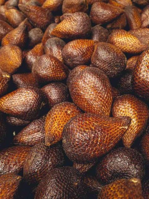 Snake fruit, Indonesia salak Texture Crisp Origin Indonesia Color Reddish-brown Place of Origin Indonesia Flavor Profile Sweet And Tangy - Image 2