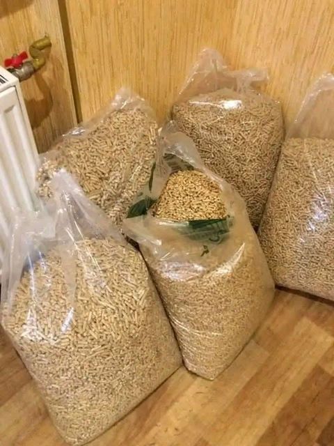 Wood Pellets din & end industral pellets Shape Stick Calories 4500 J Ash Content 0.5% Density 680 Kg/m³ Moisture Content 10% - Image 2