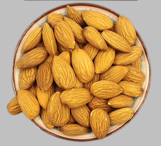Premium Raw Dried Almonds Nuts for sale - Image 2