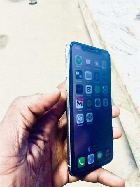 Apple iPhone X - Image 3