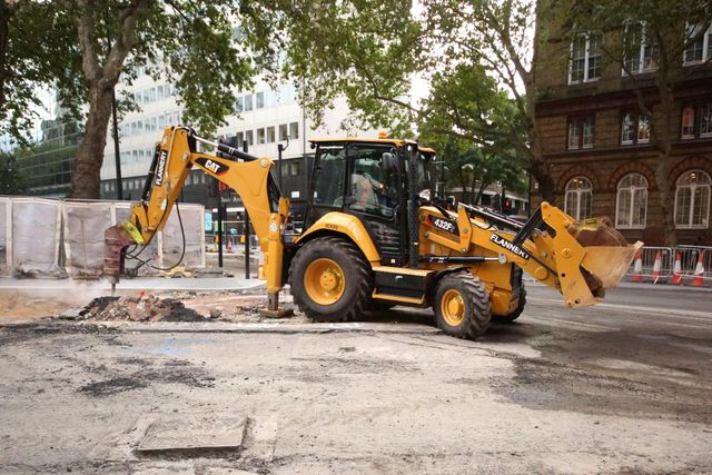 Durable CAT 432F Backhoe Loader Built For Heavy Duty Excavation Loading Trenching And Material Handling Tasks - Image 4