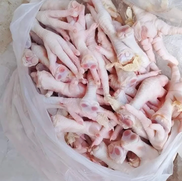 Premium Poultry – Grade A Fresh Frozen Chicken Paws Export Quality Chicken Feet 10kg On Sale - Image 2