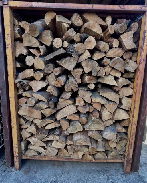 Dried Hardwood Logs For Renewable Fuel Supply Oak Firewood With Kiln Dried Preparation And Export Packing - Image 3
