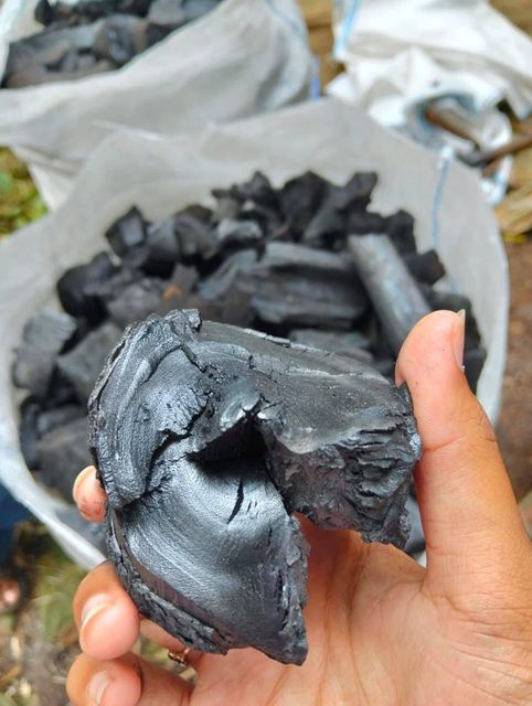 Premium Hardood Charcoal -Natural ,Long-Lasting and smokeless Fuel - Image 3