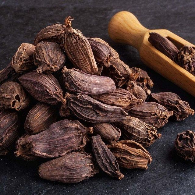 Supplier Spices Wholesale Price High Quality Bulk Stock Dried Black Cardamom - Image 3