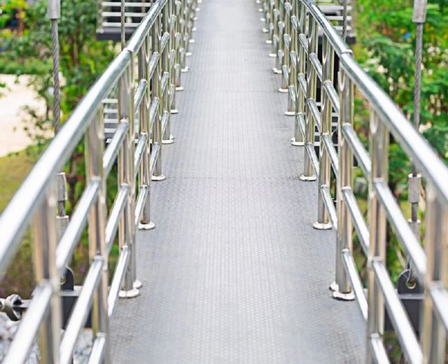 Silver Bar SS Bridge Railings, Wall Design Bar Material SS Color Silver Position Bridge Mounting Type Wall Strength - Image 3