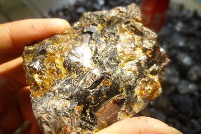Indonesian Natural Sphalerite Rough Stone – Mixed Grade Bulk Supply - Image 2