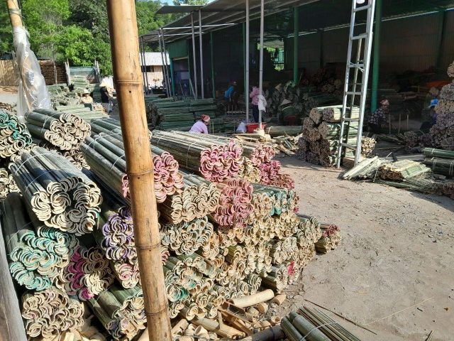 Bamboo sticks - Image 2