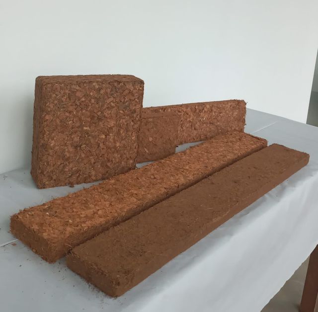 Coco Peat Product Material Coco Peat, Coco Husk chips Type Grow Bags, 5 KG Bale, Coco Peat Briquettes, Coco Disc Specification EC Level: Both High EC Level Low EC Level Product Available, Volume: 60 – 80 L, Packing: Palletized – Stretch, - Image 2