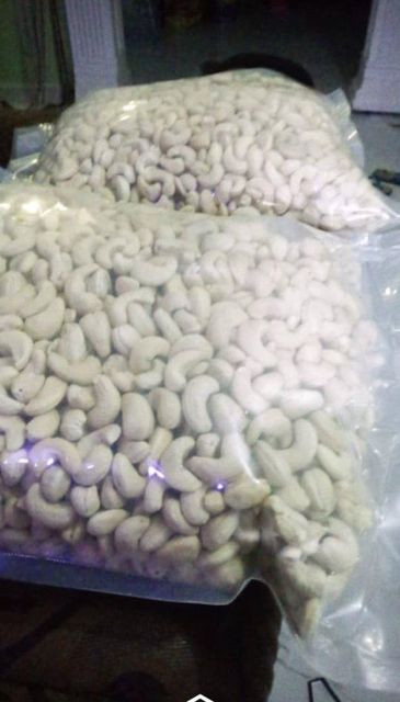W320 Cashew kernels - Image 1
