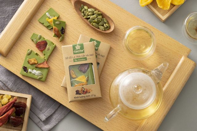 Fruit and Seed Smooth Chocolate - Image 1