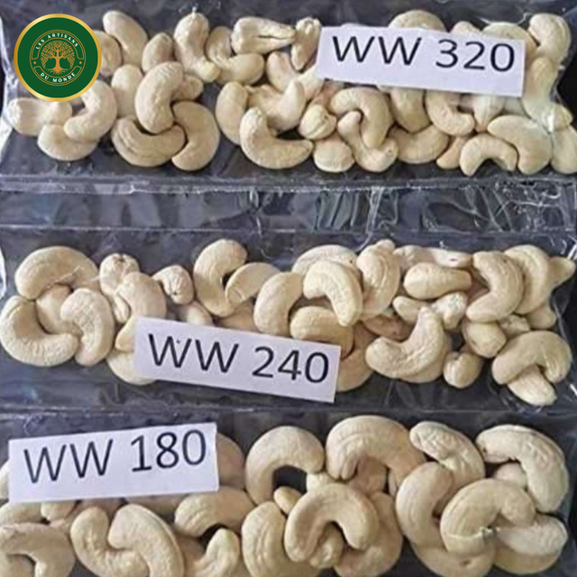 Cashew nuts by Les Artisans du Monde - Image 1