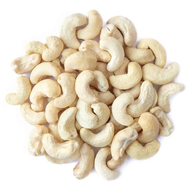 Raw Cashew Nuts whole and broken - Image 1