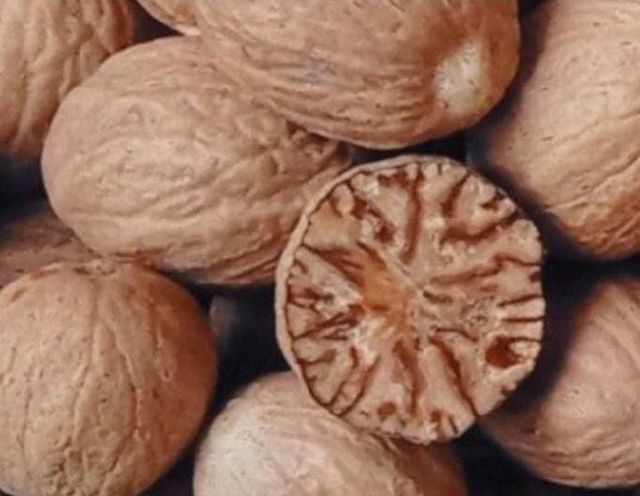 Nutmeg without Shell Color Red Form Seed Grade ABCD Size 2-3 Cm Origin Indonesia Packaging Gunny Bag 50 kg Max. Moisture (%) 10 % max - Image 1